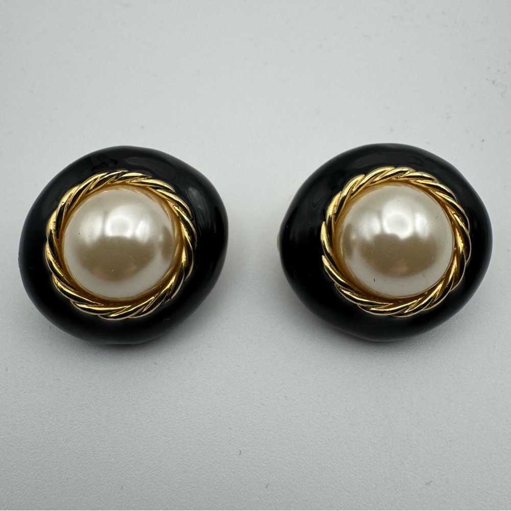 AFJ Clip on Gold Tone Faux Pearl Vintage Clip on Earrings - Picture 2 of 4